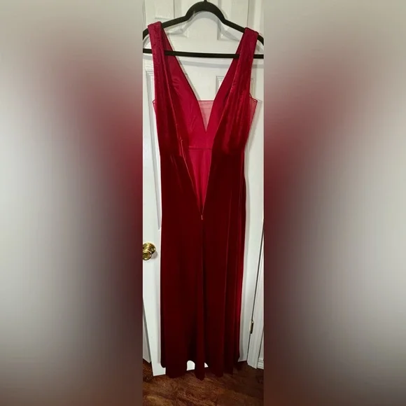 NWT COCOMELODY SZ 6 DEEP RED Velvet V Neckline With An A-Line Silhouette - Picture 5 of 9